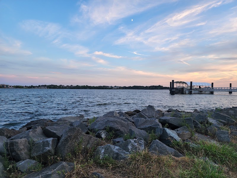 Clason Point Park